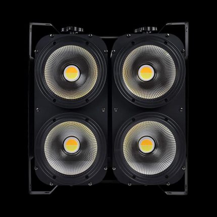 Accecatore LED 4x100W in Prospettiva Frontale su Sfondo Nero