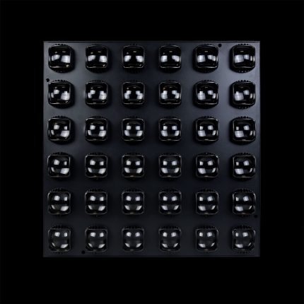 Matrix LED 36x15W RGBW Faro Professionale in Prospettiva Frontale su Sfondo Nero